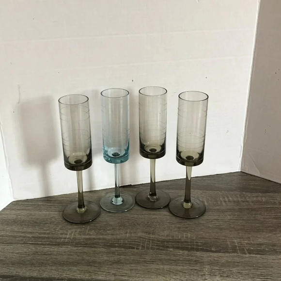 Grid Etched Coloured  Glass Champagne Flutes - Picture 1 of 10